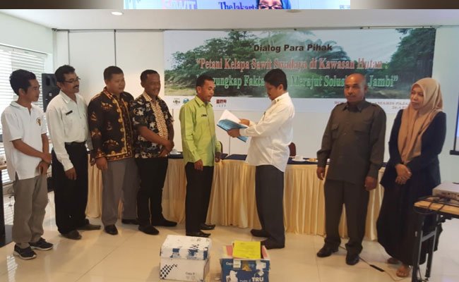 Perkebunan Kelapa Sawit Swadaya di Kawasan Hutan Butuh Solusi