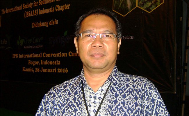 Pro kontra Bahan Kimia di Perkebunan