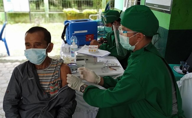 Astra Agro Bersama Kimia Farma Vaksinasi Pekerja Kelapa Sawit 36 Ribu Orang