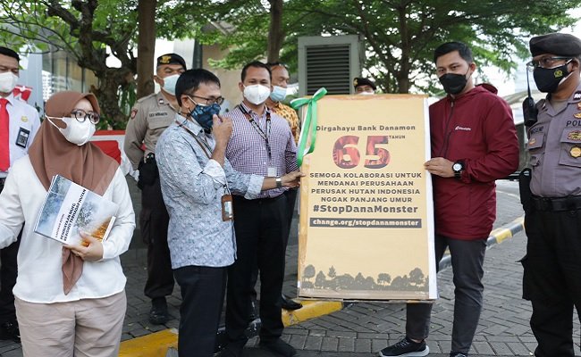 Masyarakat Sipil Tuntut Bank Danamon Ikut Bertanggung Jawab terhadap Krisis Iklim