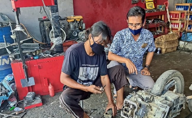 Sawit Buka Peluang Petani Peroleh Keuntungan Berlipat Dari Bengkel Motor