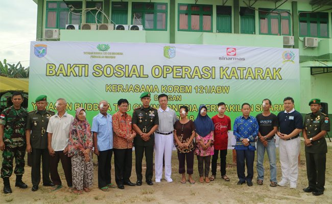 Sinar Mas Gelar Baksos Operasi Katarak Bagi 200 Warga di Sintang