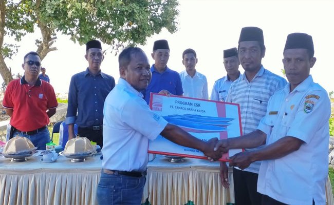 Minamas Dukung Pertanian Rumput Laut Lewat Bantuan 10 Perahu dan Mesin