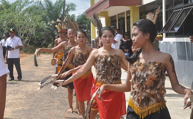 Pentingnya Penjaminan Perlindungan Hak Perempuan Adat Dalam Kebijakan Pembangunan