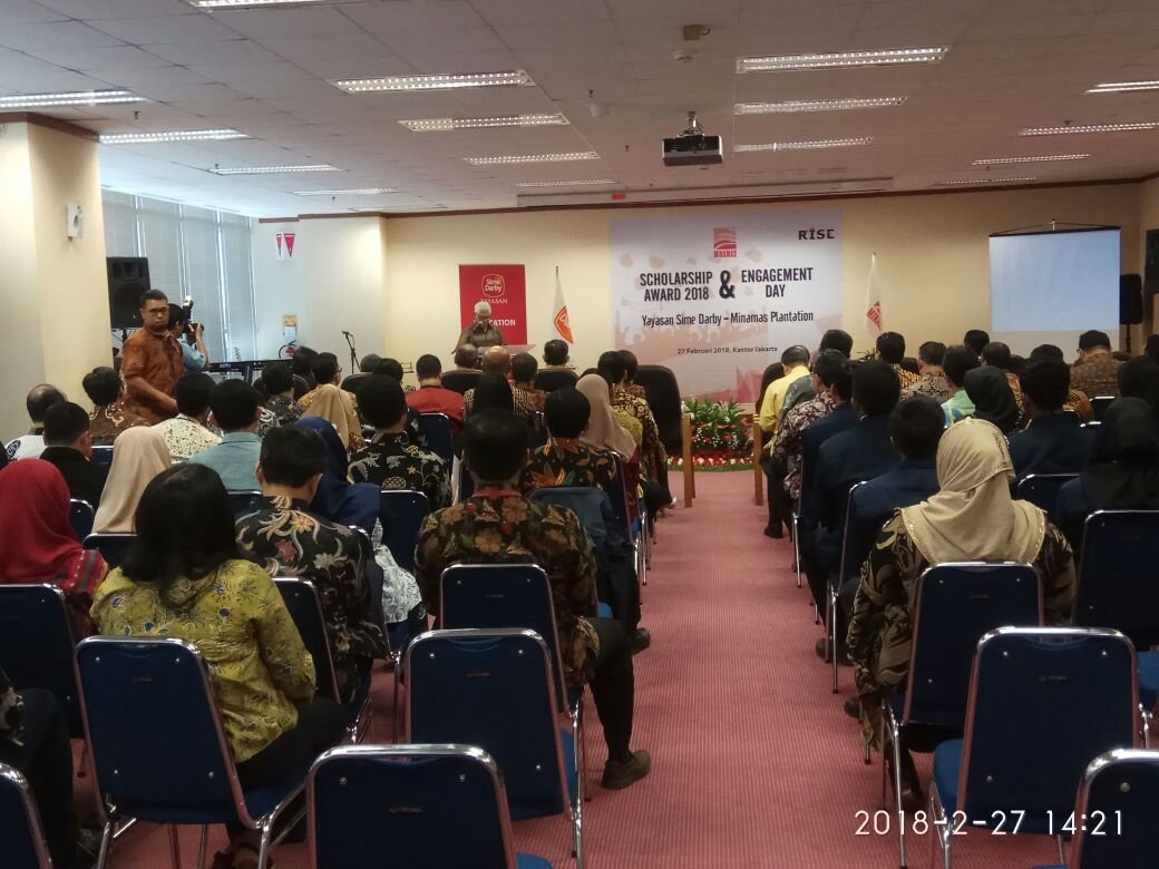 Perusahaan Sawit Minamas Plantation Memberikan Beasiswa Pendidikan