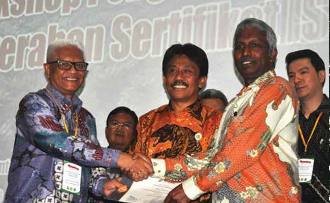 TARGET PRODUKSI CPO NAIK 5% DAN TUNTAS ISPO DI 2018