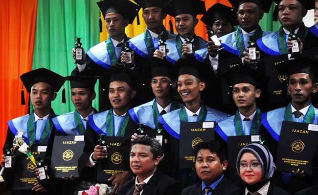 75% Lulusan Poltek Kelapa Sawit CWE Telah Bekerja di Perusahaan Perkebunan