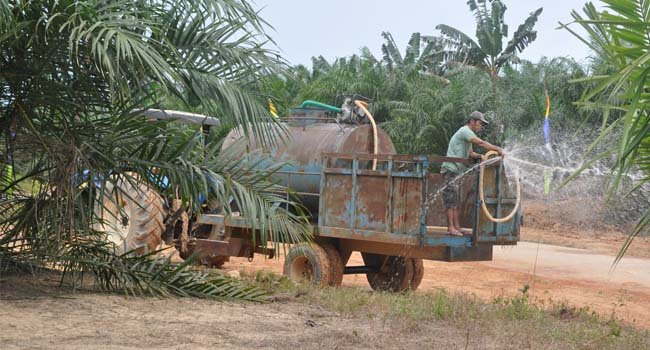 Jalan Rusak Menuding Akibat Truk Sawit