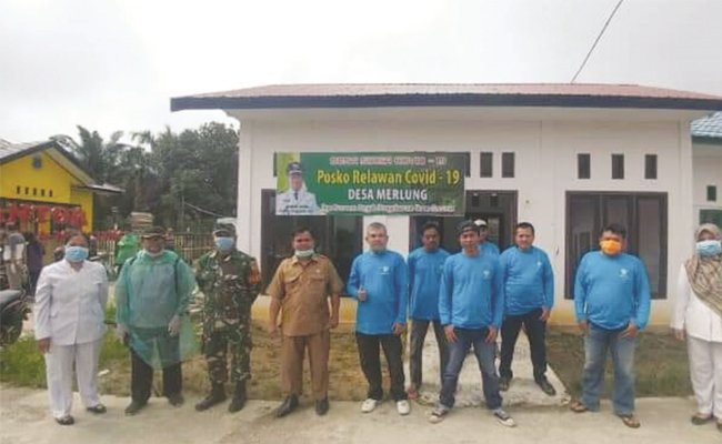 Petani Sawit Swadaya FPS-MRM, Bagikan Vitamin dan Semprot Disinfektan Cegah Covid-19
