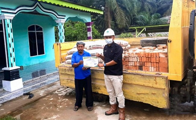 Cisadane Sawit Raya Dukung Pembangunan Pagar Masjid di Dusun Bulu Tolang