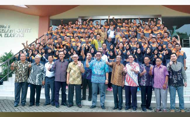 INFO CWE - KINI SAATNYA MENGABDI DI KEBUN SAWIT RAKYAT