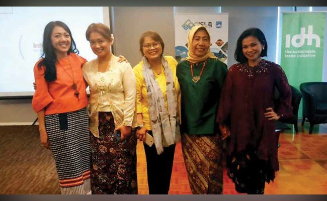 SAAT PARA PEREMPUAN BICARA KELAPA SAWIT BERKELANJUTAN