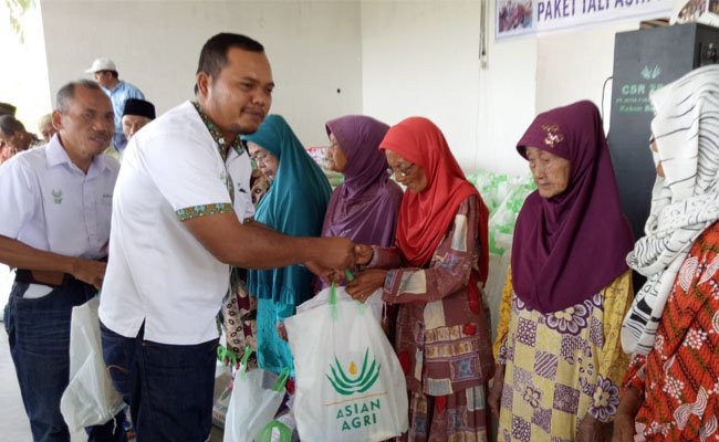 Asian Agri Bagikan 4.875 Paket Lebaran di Tiga Wilayah
