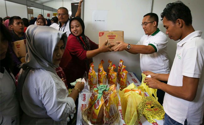 Asian Agri Salurkan 4.000 Liter Minyak Goreng Sawit