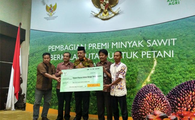 Petani Peroleh Bagian Penjualan Minyak Sawit Berkelanjutan Rp 3,6 Miliar