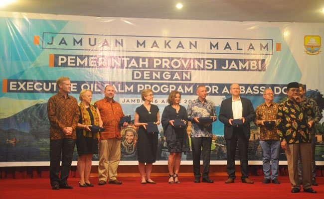 Saling Berbalas Artikel Sawit (Oegroseno Vs Vincent Guerend)