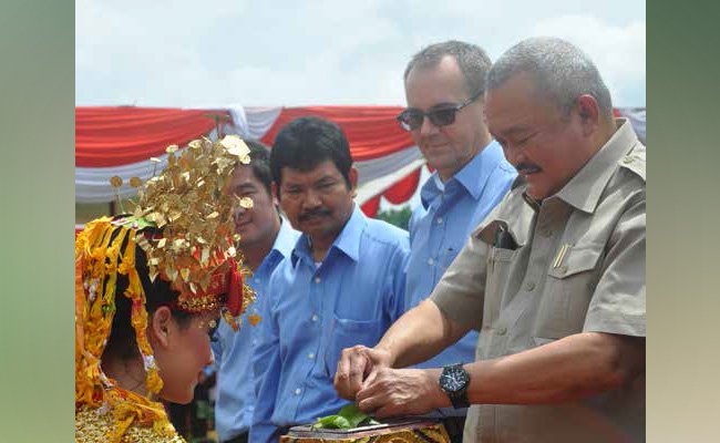 MEMBANGUN LUMBUNG MINYAK SAWIT BERKELANJUTAN