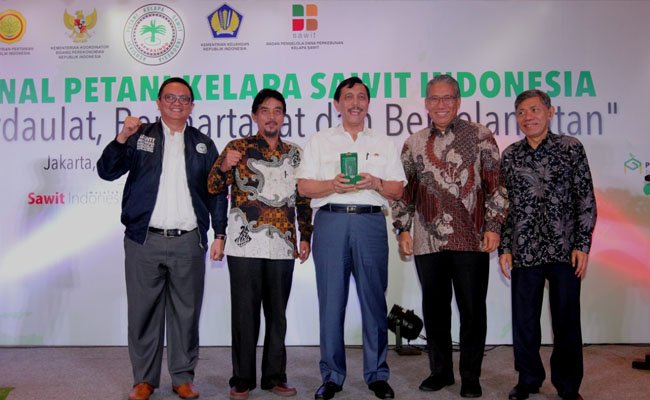 Memperkuat Posisi Petani Kelapa Sawit Indonesia