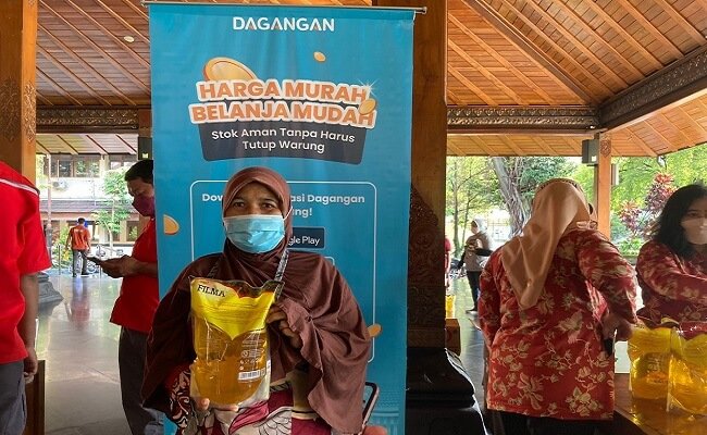 Jelang Ramadan, Dagangan - Pemda Kota Solo Siapkan 3.000 Liter Minyak Goreng Sawit