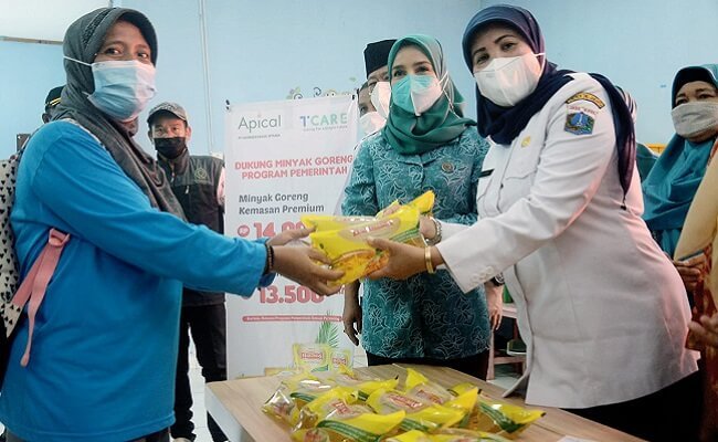 Operasi Pasar Minyak Goreng Sawit, Apical Group dan T.Care Salurkan 36 ribu Liter
