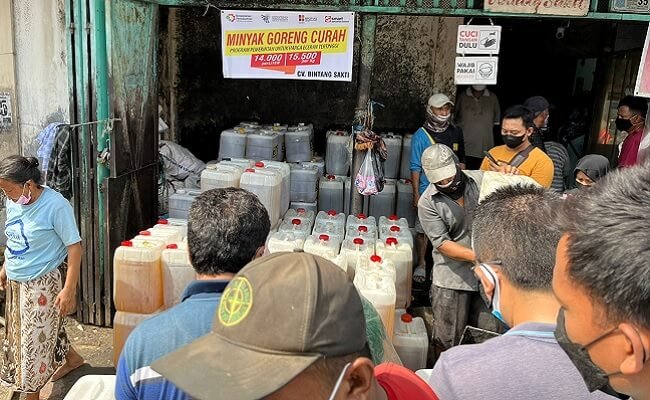 Sinar Mas Agribusinesses and Food Salurkan 500 Ton Minyak Goreng Sawit Curah
