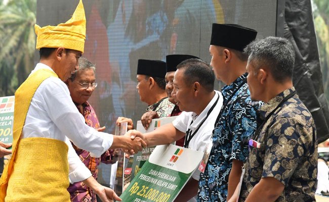Petani Sawit Subur Peroleh Dana Peremajaan Sawit Rakyat