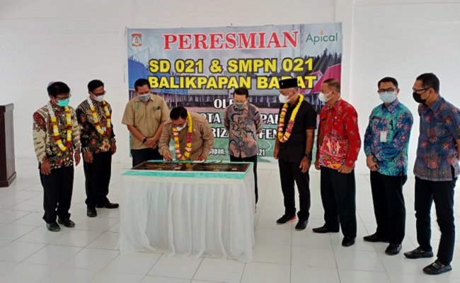 Apical Group Serah Terima Dua Sekolah ke Pemerintah Kota Balikpapan