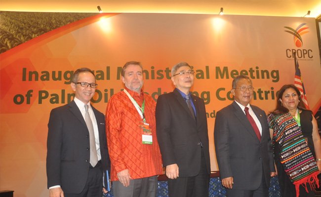 Indonesia & Malaysia, Sepakat Kampanye Positif Sawit Lewat CPOPC 