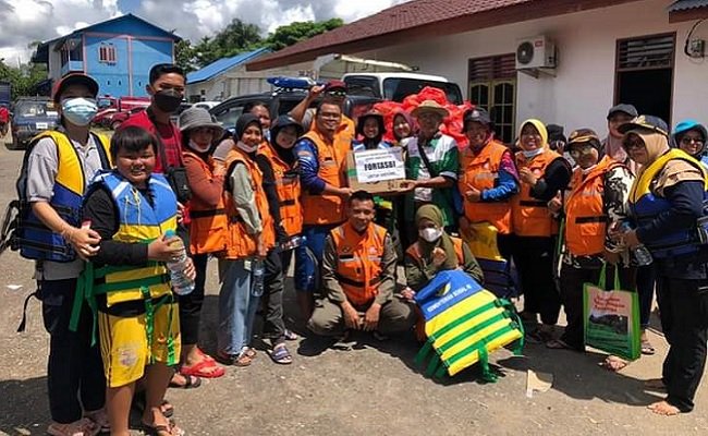 Petani Sawit Anggota Fortasbi Galang Bantuan Untuk Korban Banjir di Kalbar