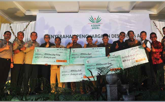 LIMA DESA PEROLEH MASING-MASING RP 100 JUTA