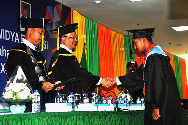 Poltek Kelapa Sawit CWE Kembali Luluskan 198 Wisudawan