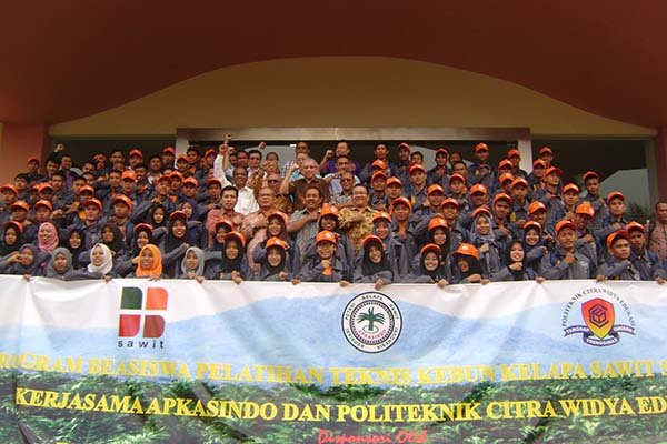 Dorong Anak Petani Miliki Kompetensi Sawit