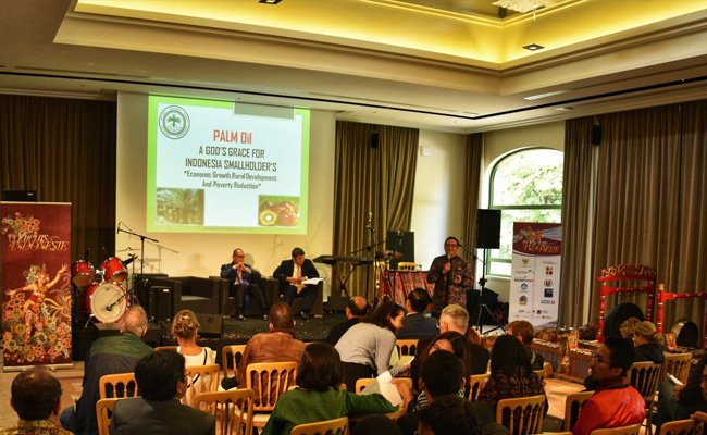 Di Paris, Apkasindo Sebut Sawit Pengentas Kemiskinan