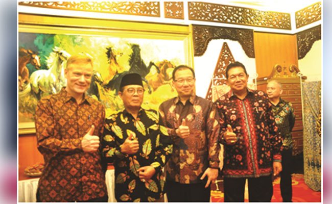 Menggantang Pengembangan Sawit Lestari di Jambi
