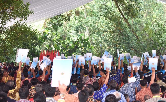 Pemerintah Serahkan 19 Ribu Hektare Lahan pada Masyarakat Kalimantan