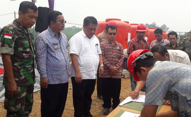 Perusahaan Sawit Agro Andalan Bagikan Alat Pemadam Kebakaran Lahan Kepada 7 Desa Binaan