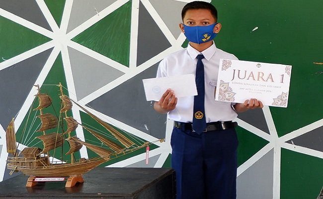 Siswa SMP Ubah Lidi Sawit Jadi Kerajinan Bernilai Seni dan Ramah Lingkungan