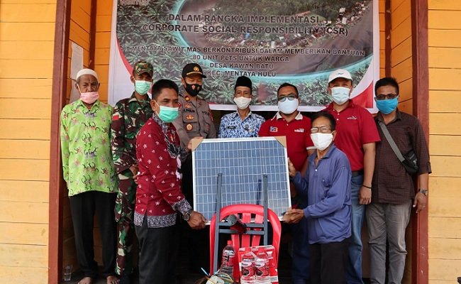 Wilmar Bagikan 80 Unit PLTS di Kotim, Untuk Masyarakat yang Tak Teraliri Listrik