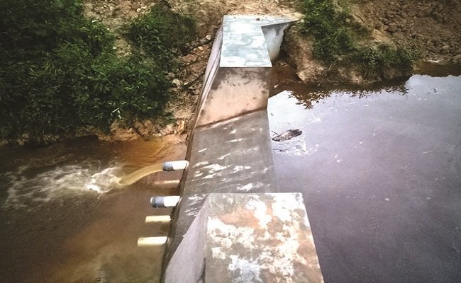 Mengelola Tinggi Muka Air Dengan Stop Blok Permanen di Kebun Kelapa Sawit